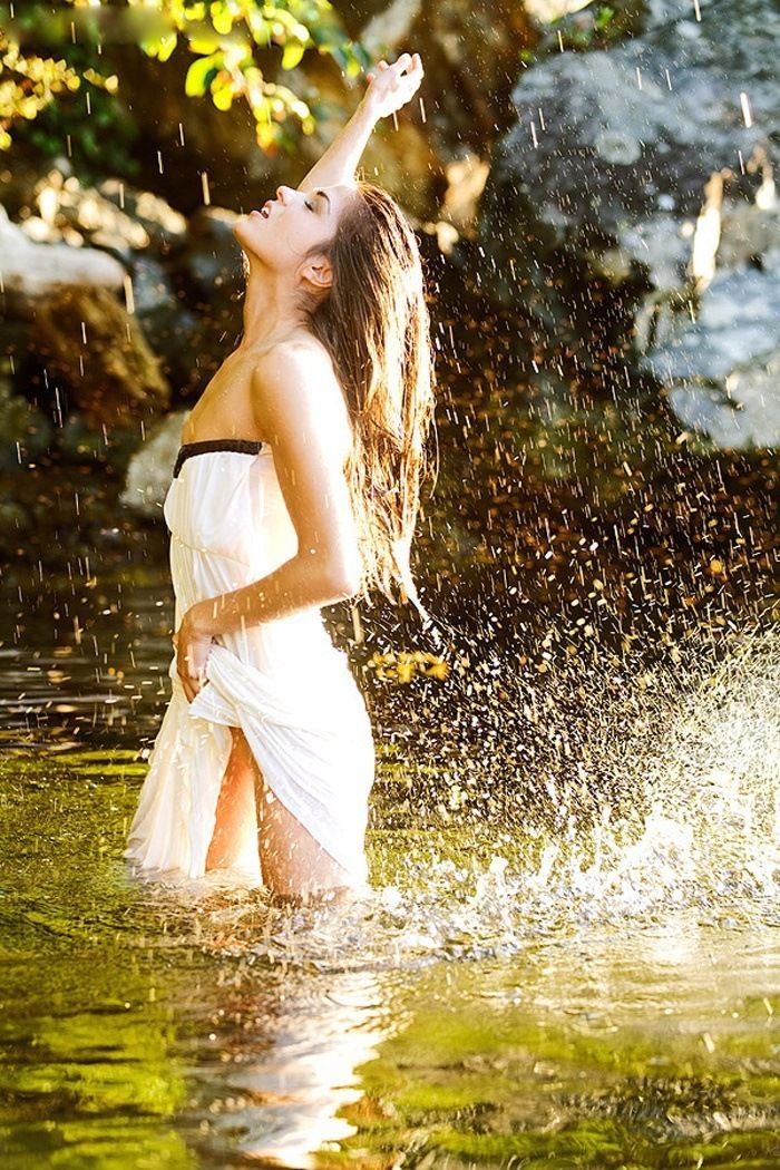 Marie Avgeropoulos in Dubai