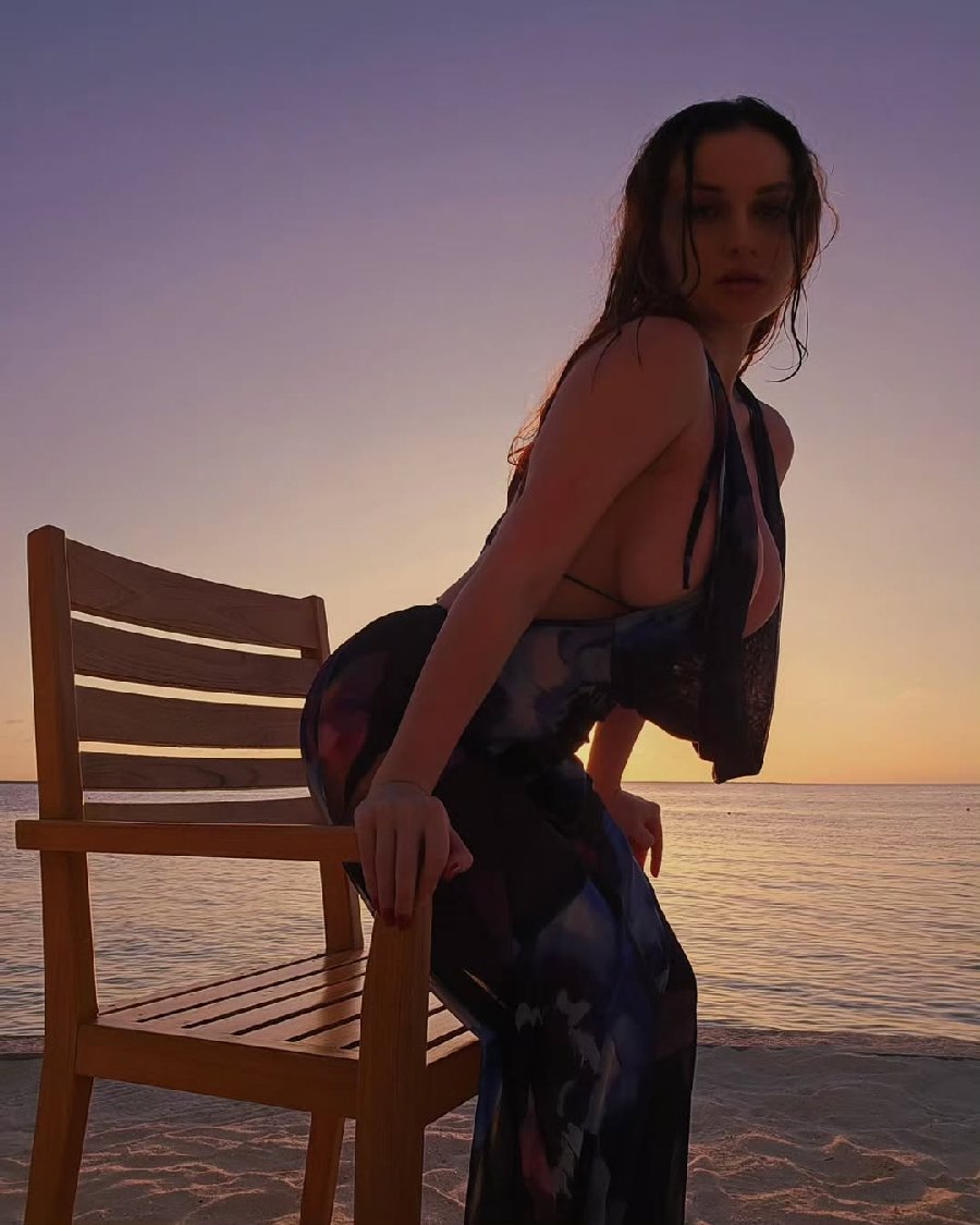 Sexy girl Miranda Faith nude in Dubai