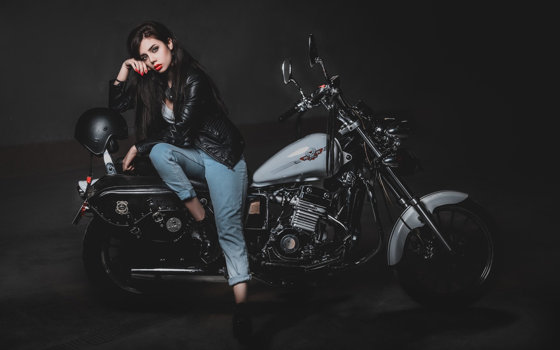 Biker girls: style and drive in Dubai