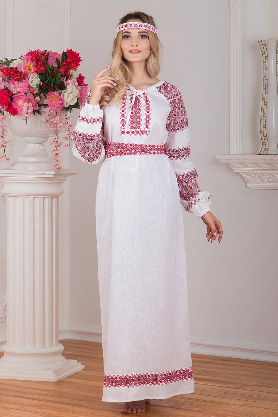 Women in Slavic costumes in Dubai