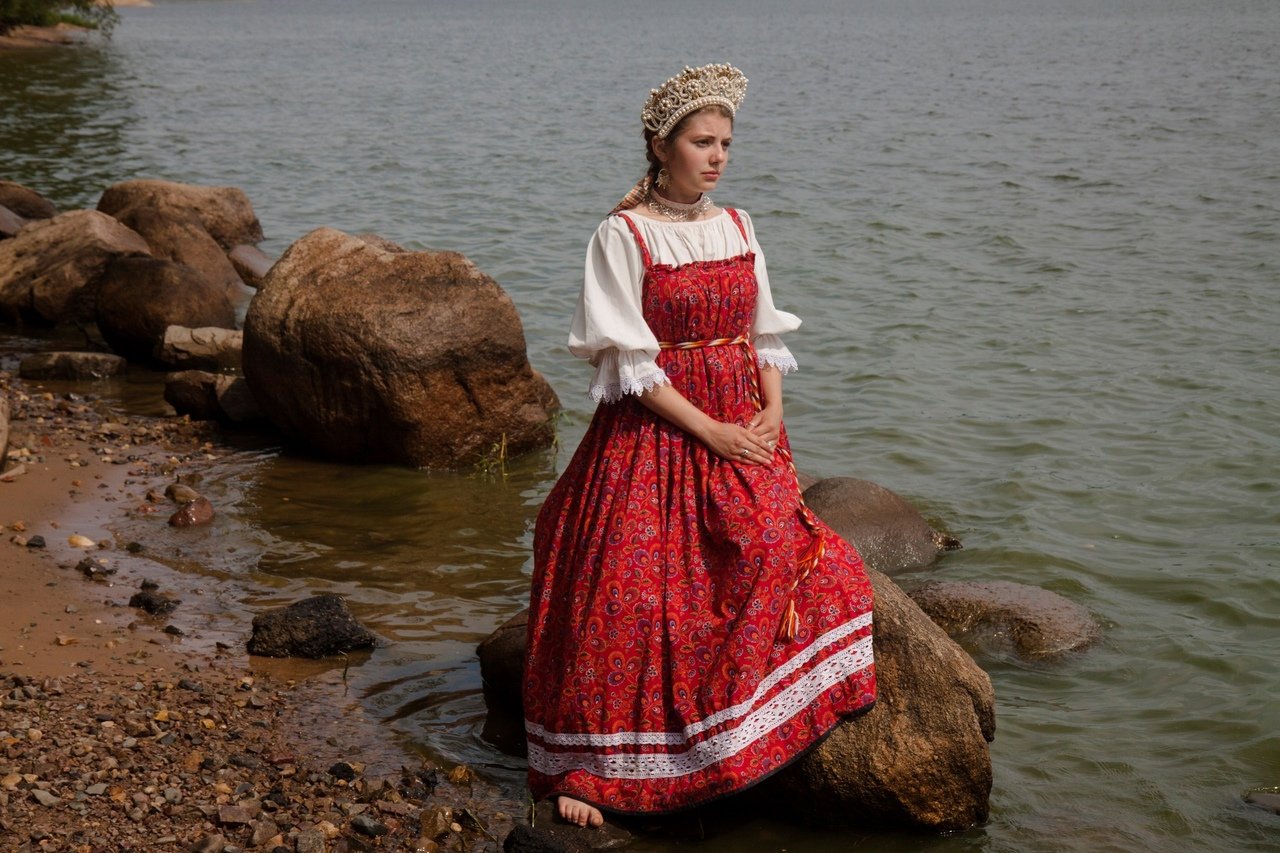 Women in Slavic costumes in Dubai