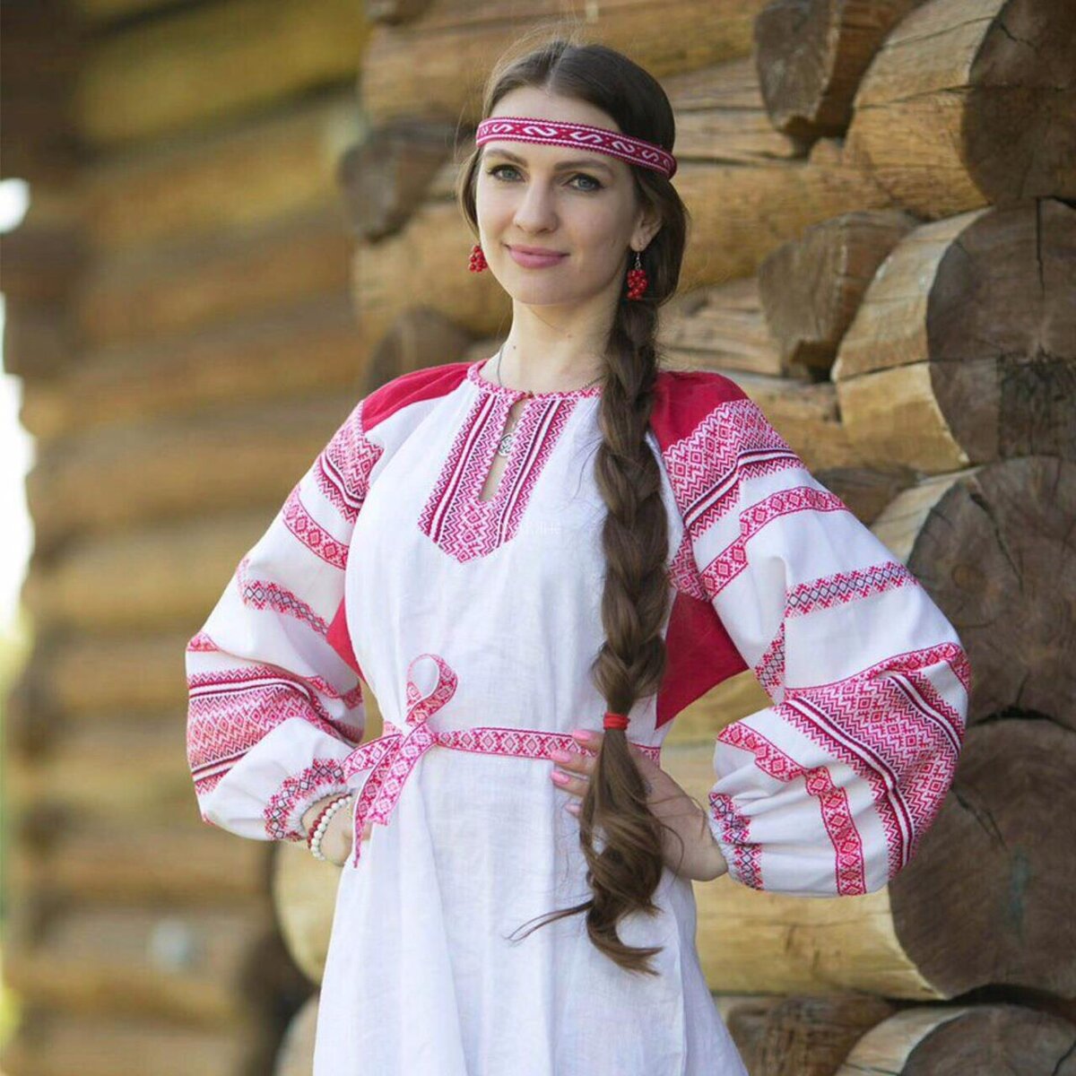 Girls in Slavic costumes in Dubai