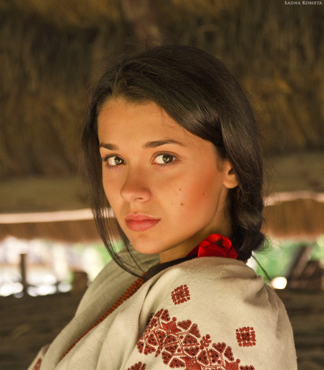Girls in Slavic costumes in Dubai