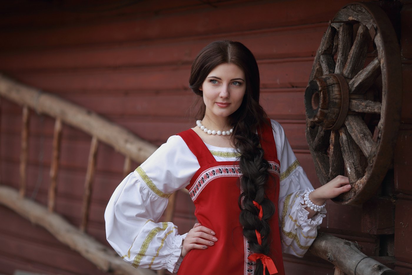 Girls in Slavic costumes in Dubai