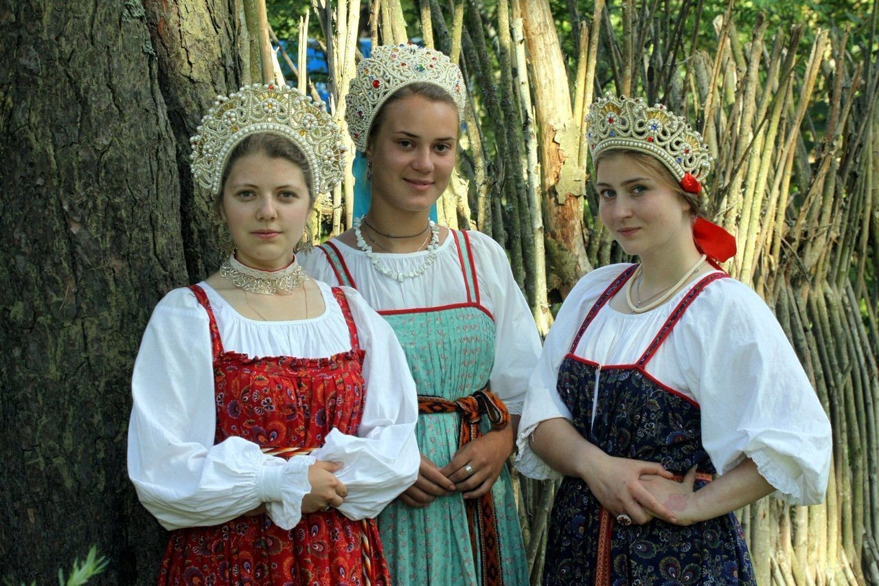 Sexy model Girls in Slavic costumes in Dubai