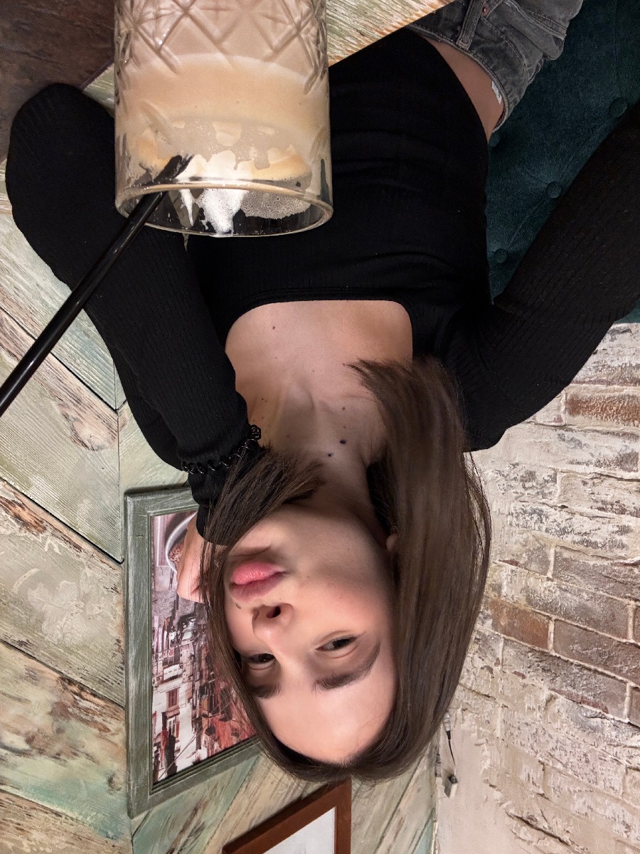 Fresh photos, fresh mood — Tina online in Dubai